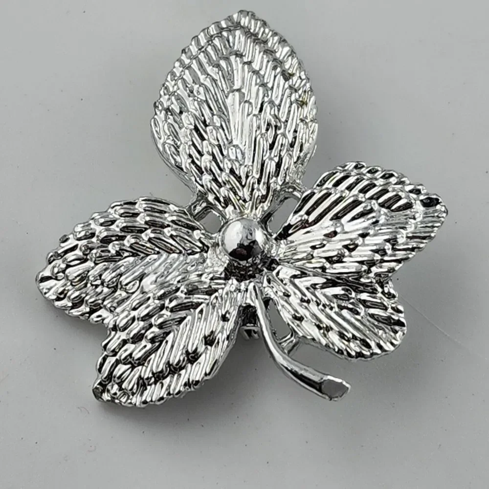 Vintage Gerry's Silver Tone Leaf Brooch‎